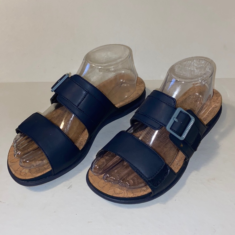 Clark’s Cloudsteppers cushion soft size 7.5.  Double Velcro foot straps.